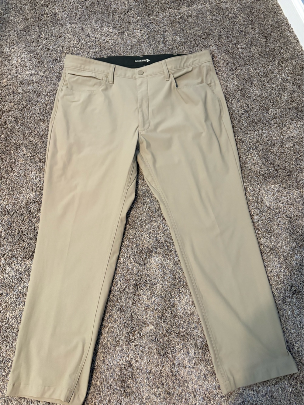 Dockers Classic Straight Fit Chino Pants in Light Khaki